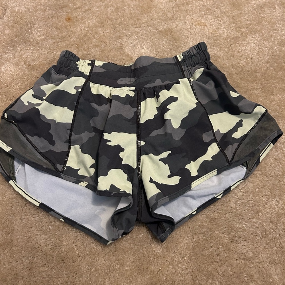 Women camo hotty hot size 2 2.5 inch